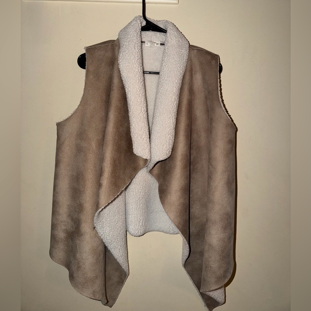Tan and Cream Sleeveless Vest - Brand new!  Never worn!